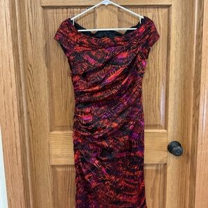 Carmen Marc Valvo Designer Dress. size 6. 100% Silk. Bodycon Ruched Scoop Neck.